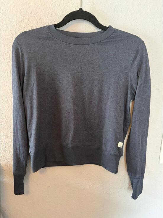 vuori Tops - Vuori Daydream Crew Heather Navy size XS.  More of a Lightweight Long Sleeve. Co